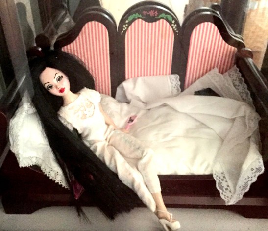 #42 D9P1 PEARL, LACE COLLECTION, DOLL 9 (D9)